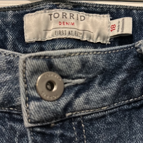 Torrid Denim Cut-Off Shorts- distressed size 18 - Picture 2 of 4